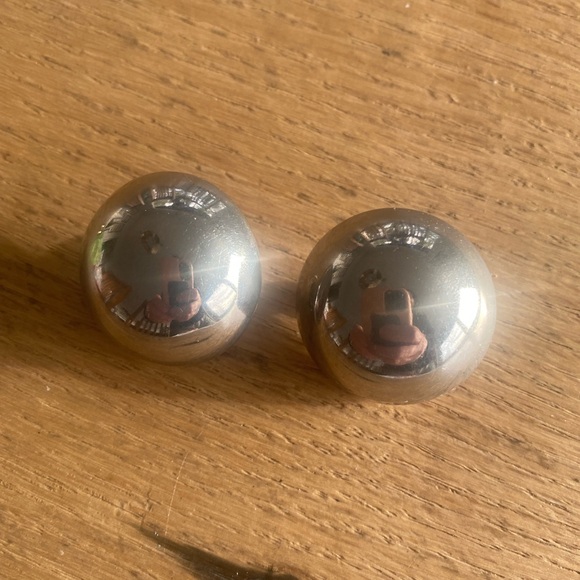 Silver Circle Dome Clip Earrings One Size Women’s‎ Preloved - Picture 1 of 2